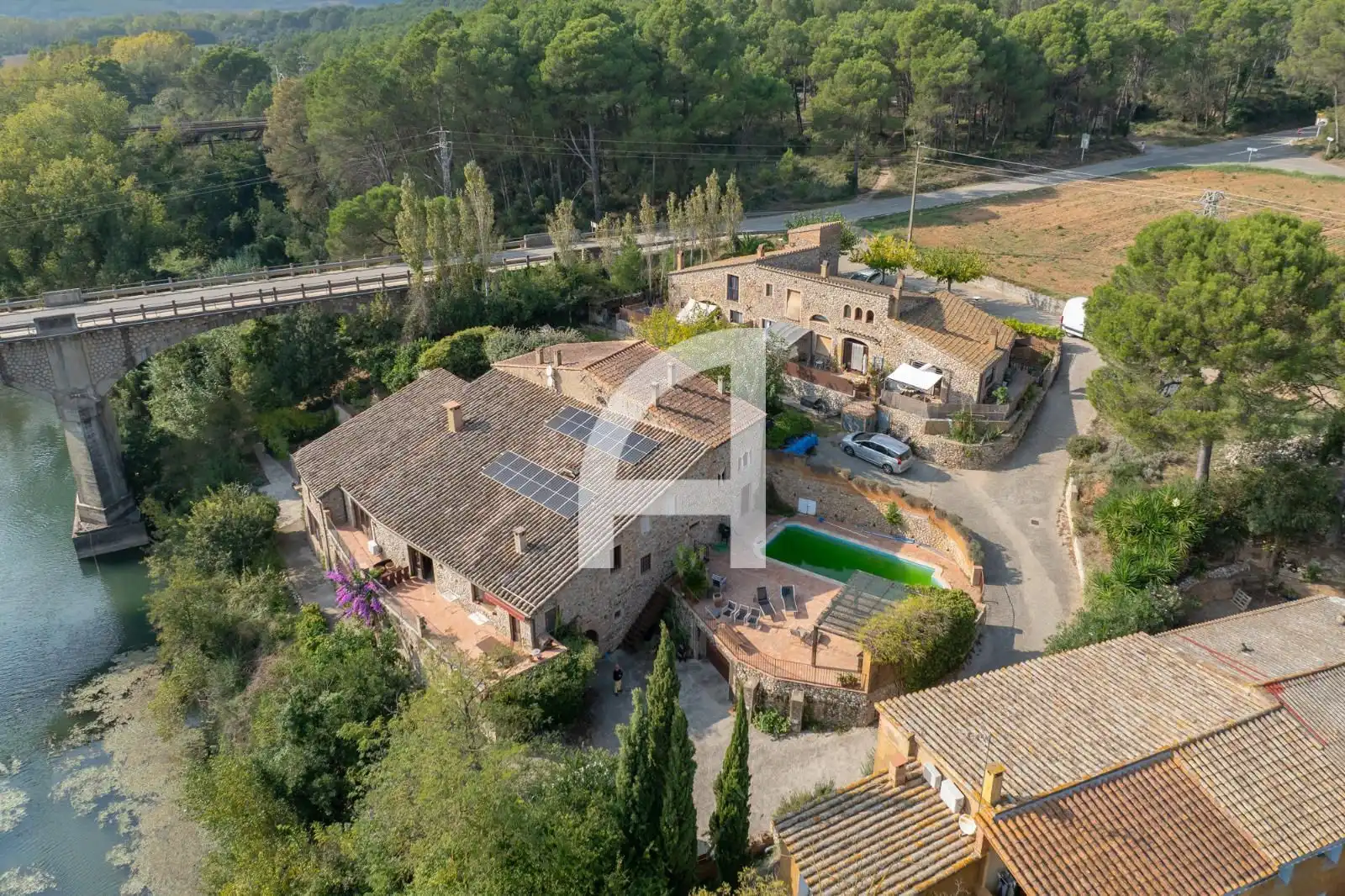 Vista exterior de Finca rústica en venta en Sant Miquel de Fluvià con Calefacción, Piscina y Amueblado