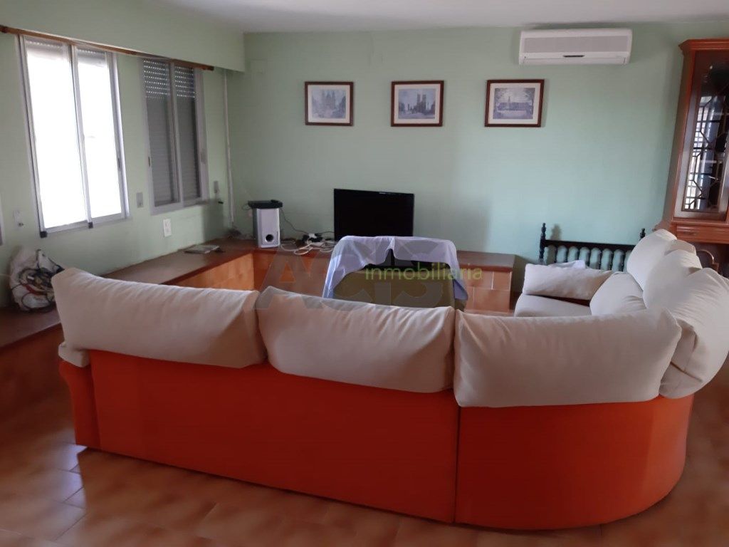 Sala d'estar de Casa o xalet en venda en Alginet amb Jardí privat, Terrassa i Piscina