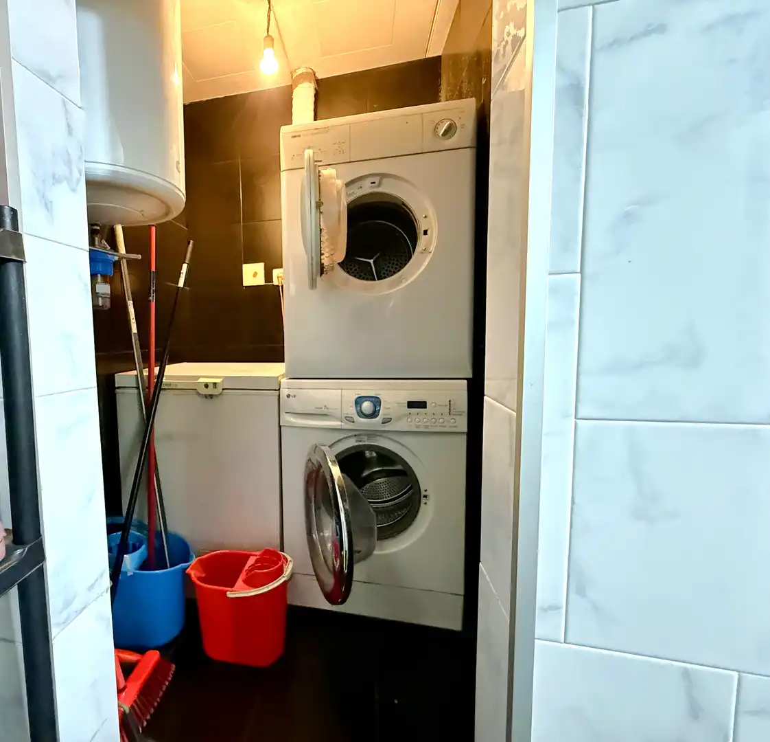 Außenansicht von Einfamilien-Reihenhaus zum Verkauf in Badalona mit Klimaanlage, Heizung und Terrasse