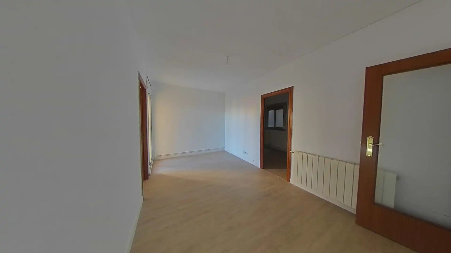 Piso en venta en L'Hospitalet de Llobregat con Parquet y Balcón