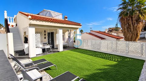 Villa independiente de 3 dormitorios orientada al sur con piscina privada, solario y alojamiento independiente en Ciudad Quesada.