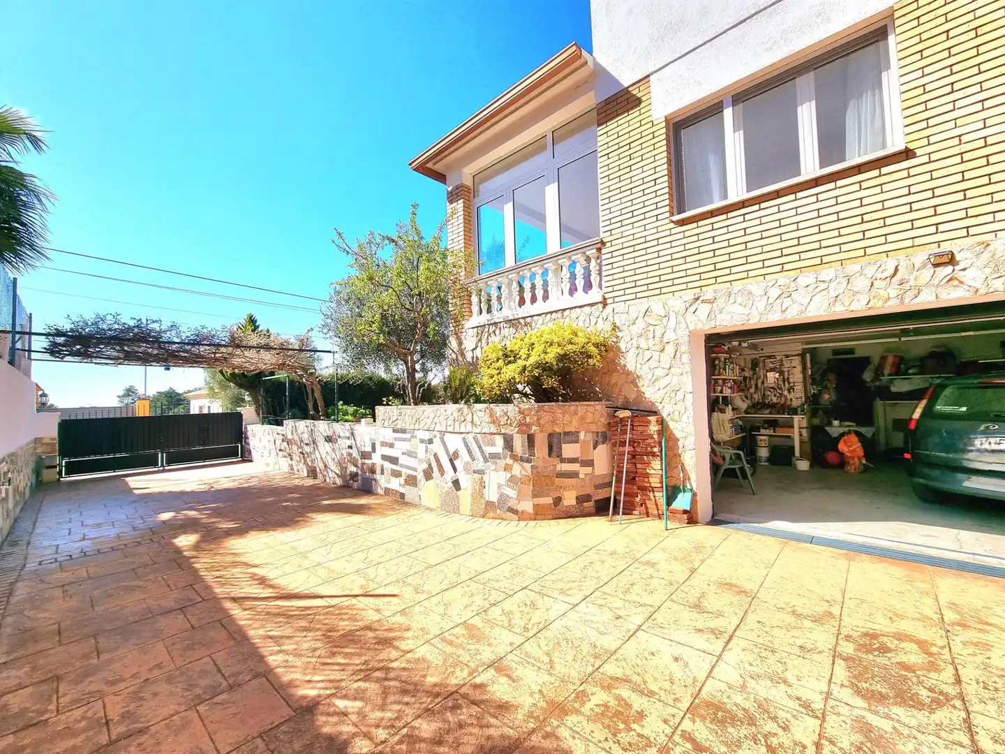 Vista exterior de Casa o xalet en venda en Lloret de Mar amb Calefacció, Jardí privat i Terrassa