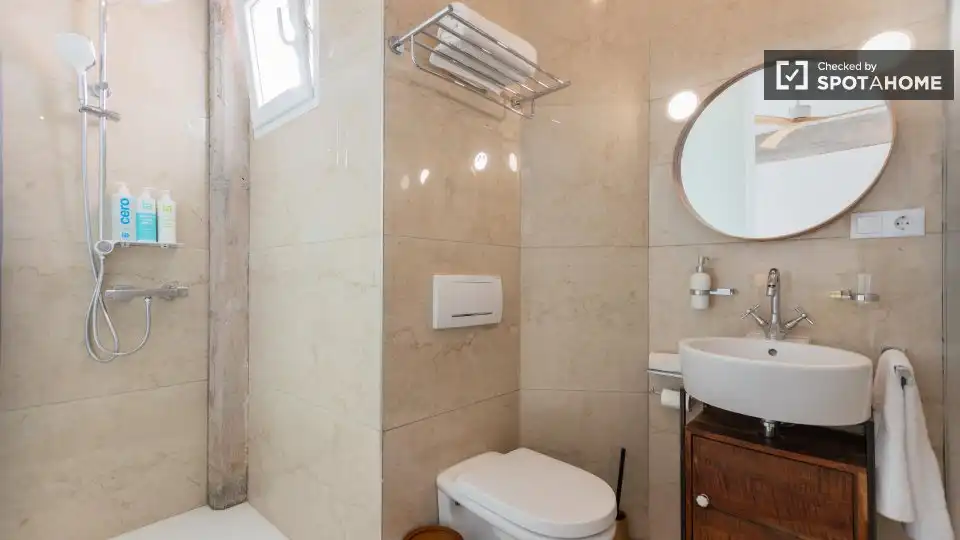 Bathroom of Flat for rent in Valencia  with Air Conditioner, Heating and Furnished
