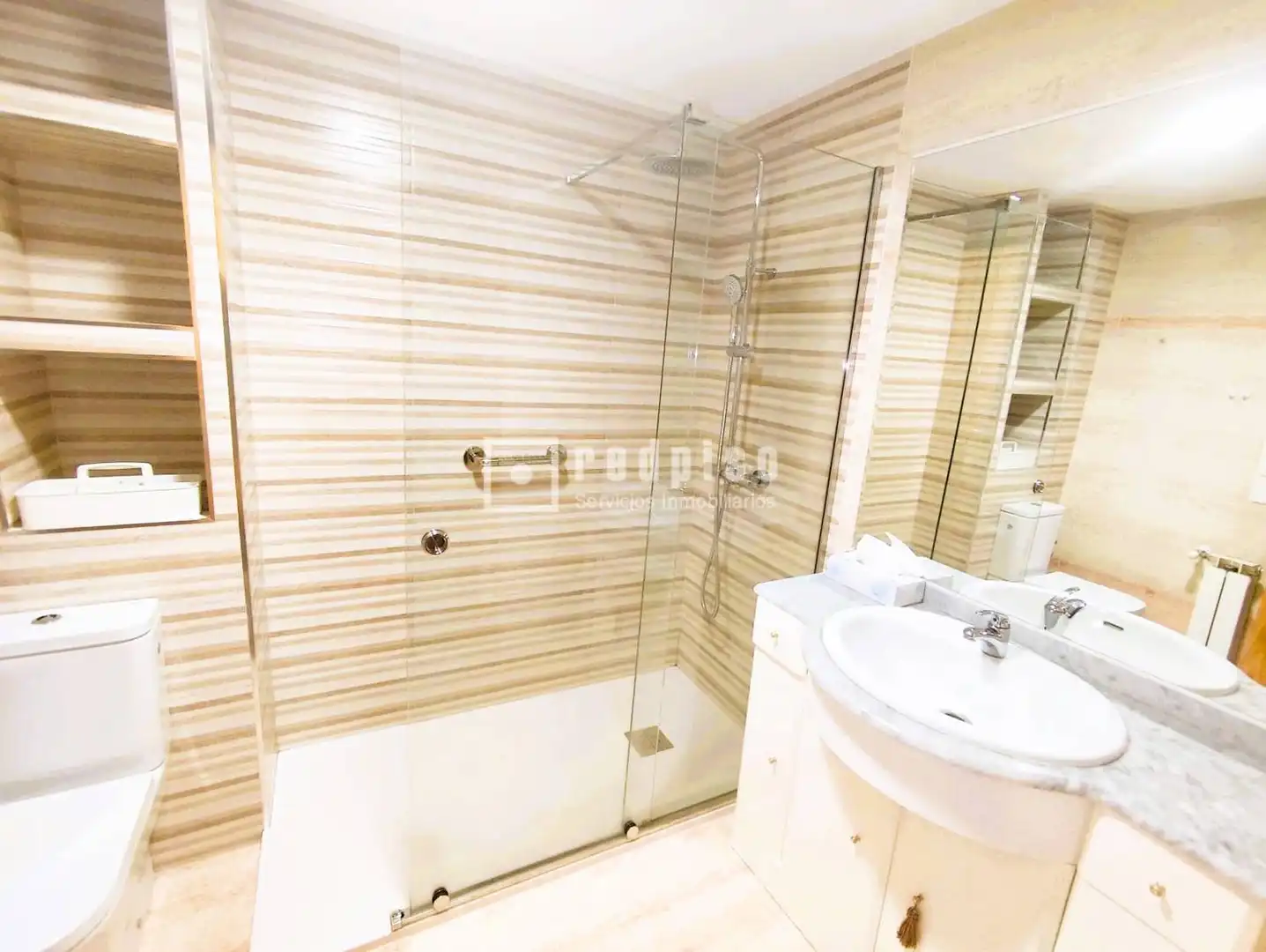 Bathroom of Houses for rent in Guadalajara  with Air Conditioner, Heating and Private garden
