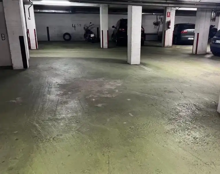 Parking de Piso en venta en Noia con Trastero y Amueblado