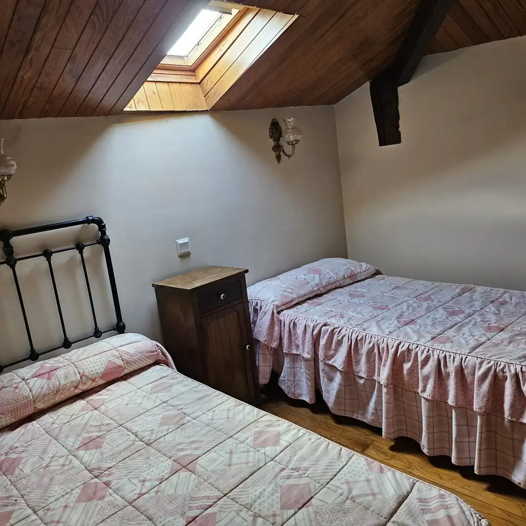 Schlafzimmer von Country house zum Verkauf in Arzúa mit Klimaanlage, Heizung und Privatgarten