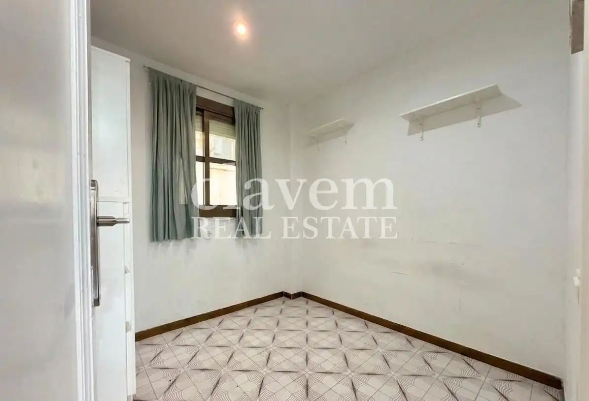Wohnung zum Verkauf in Barcelona mit Balkon