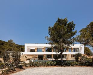 Vista exterior de Casa o xalet en venda en Santa Eulària des Riu amb Jardí privat, Terrassa i Piscina
