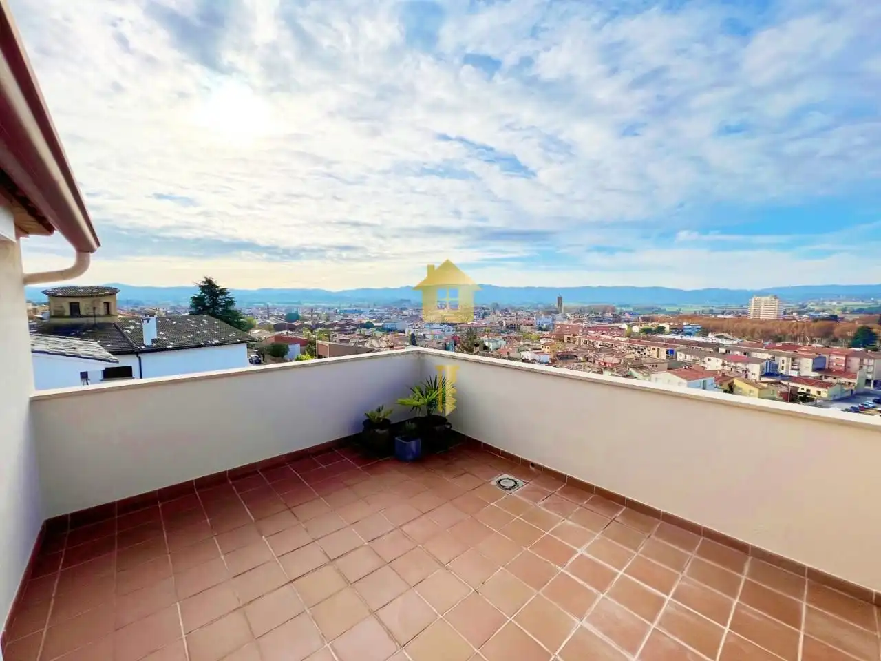 Vista exterior de Casa o xalet en venda en La Bisbal d'Empordà amb Aire condicionat, Jardí privat i Terrassa