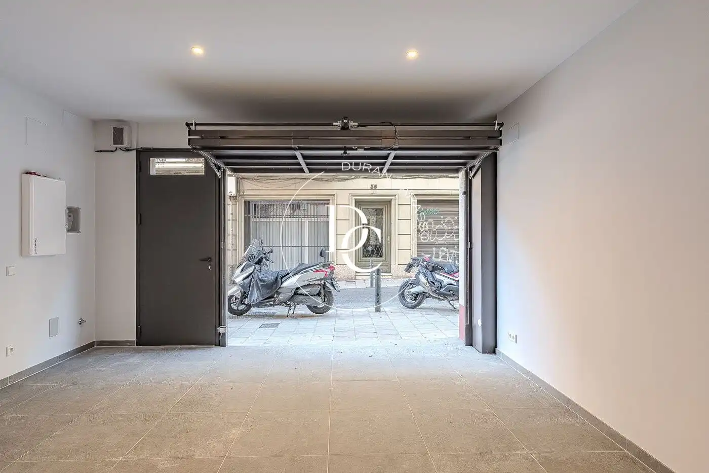 Parking de Casa o chalet en venta en Barcelona con Aire acondicionado, Calefacción y Terraza