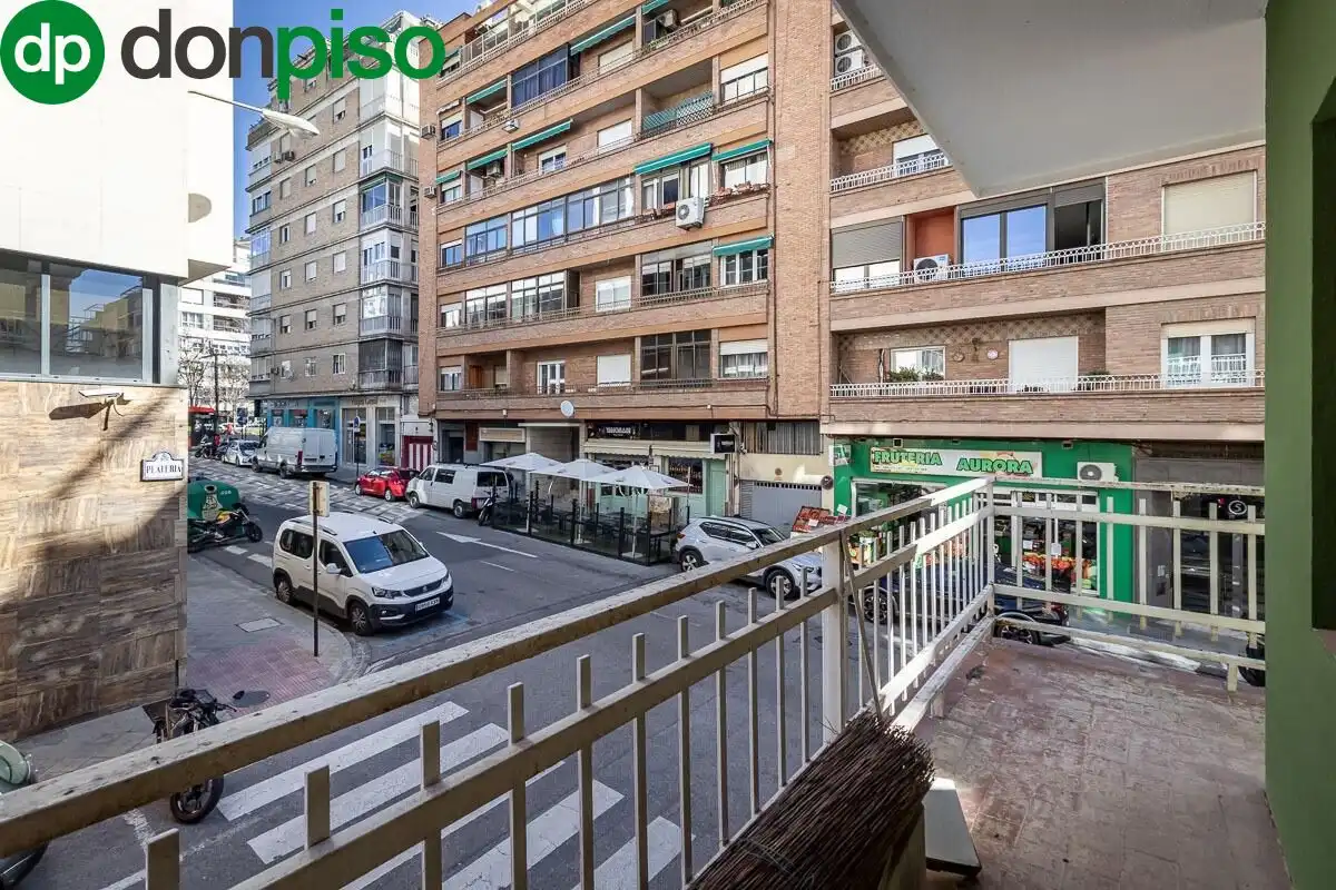 Außenansicht von Wohnung zum Verkauf in Granada