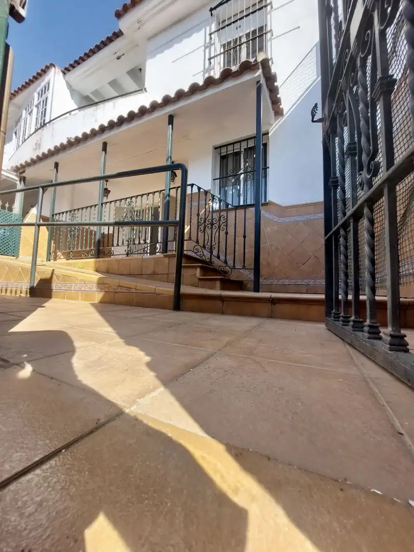 Houses for sale in Sevilla  with Air Conditioner, Terrace and Storage room