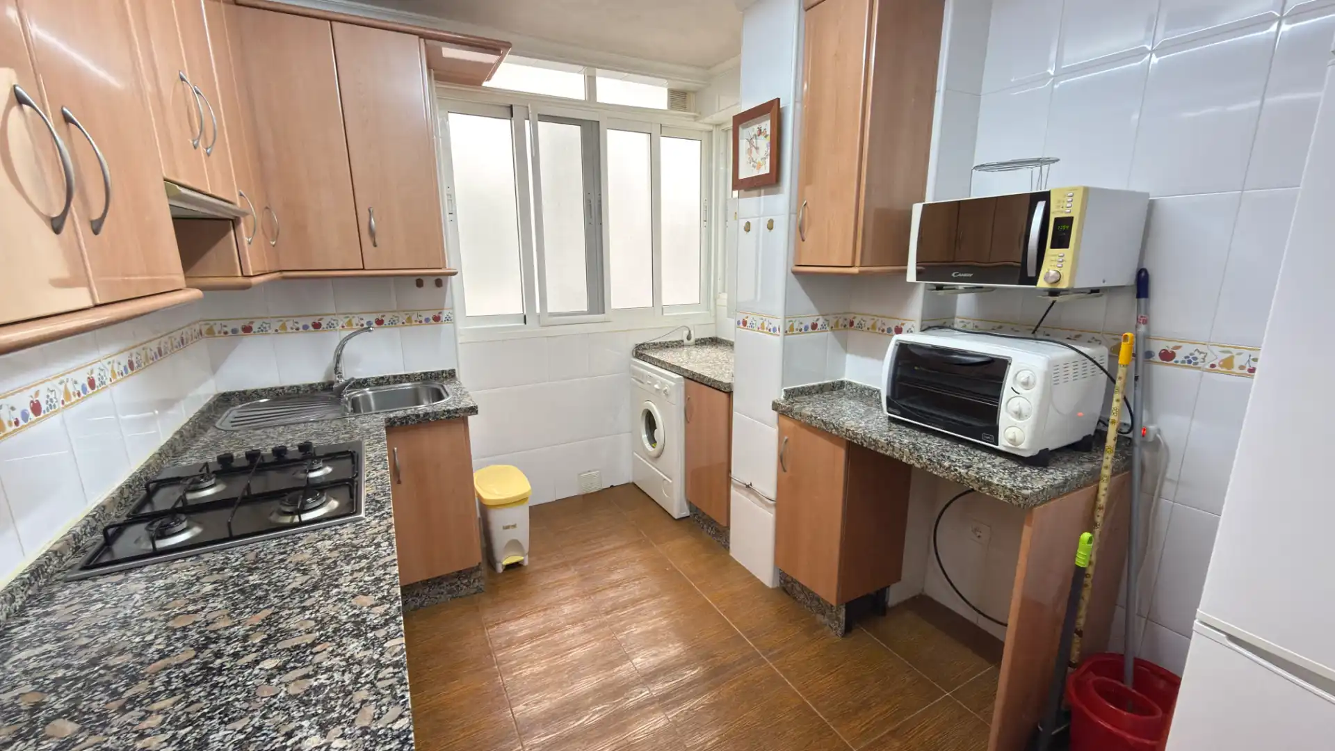 Cocina de Piso de alquiler en Málaga con Aire acondicionado, Terraza y Horno