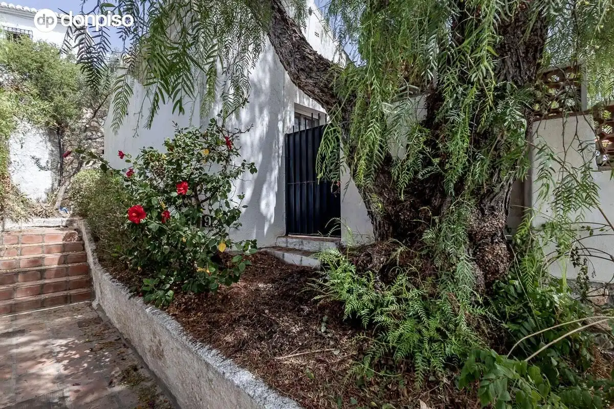Vista exterior de Casa o xalet en venda en Almuñécar amb Terrassa