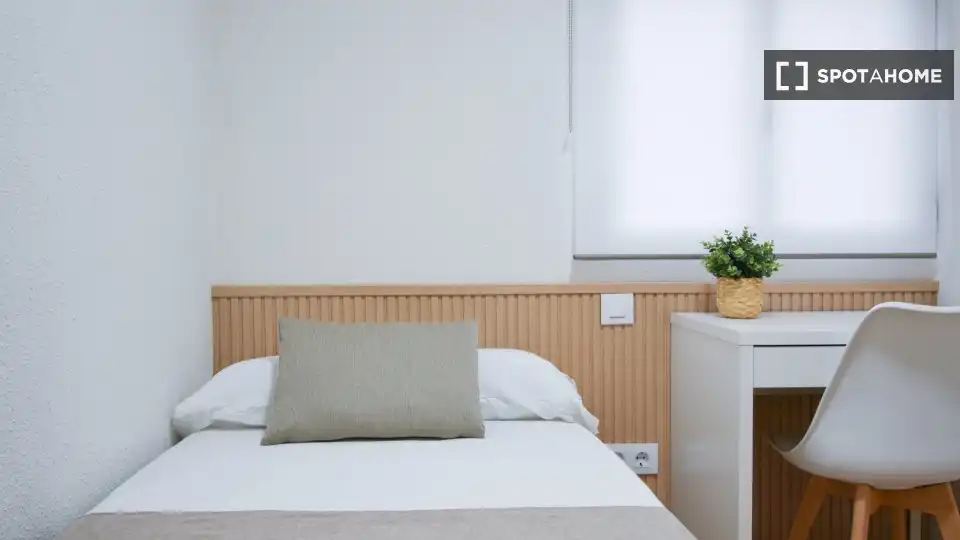 Room in Tres Olivos - Valverde