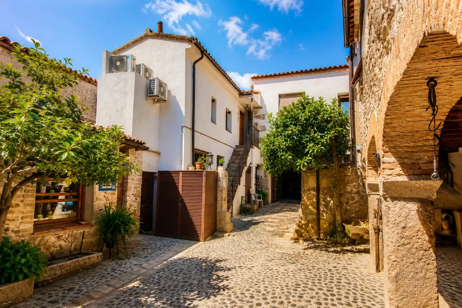 Vista exterior de Casa o xalet en venda en Valdeverdeja amb Aire condicionat, Jardí privat i Terrassa