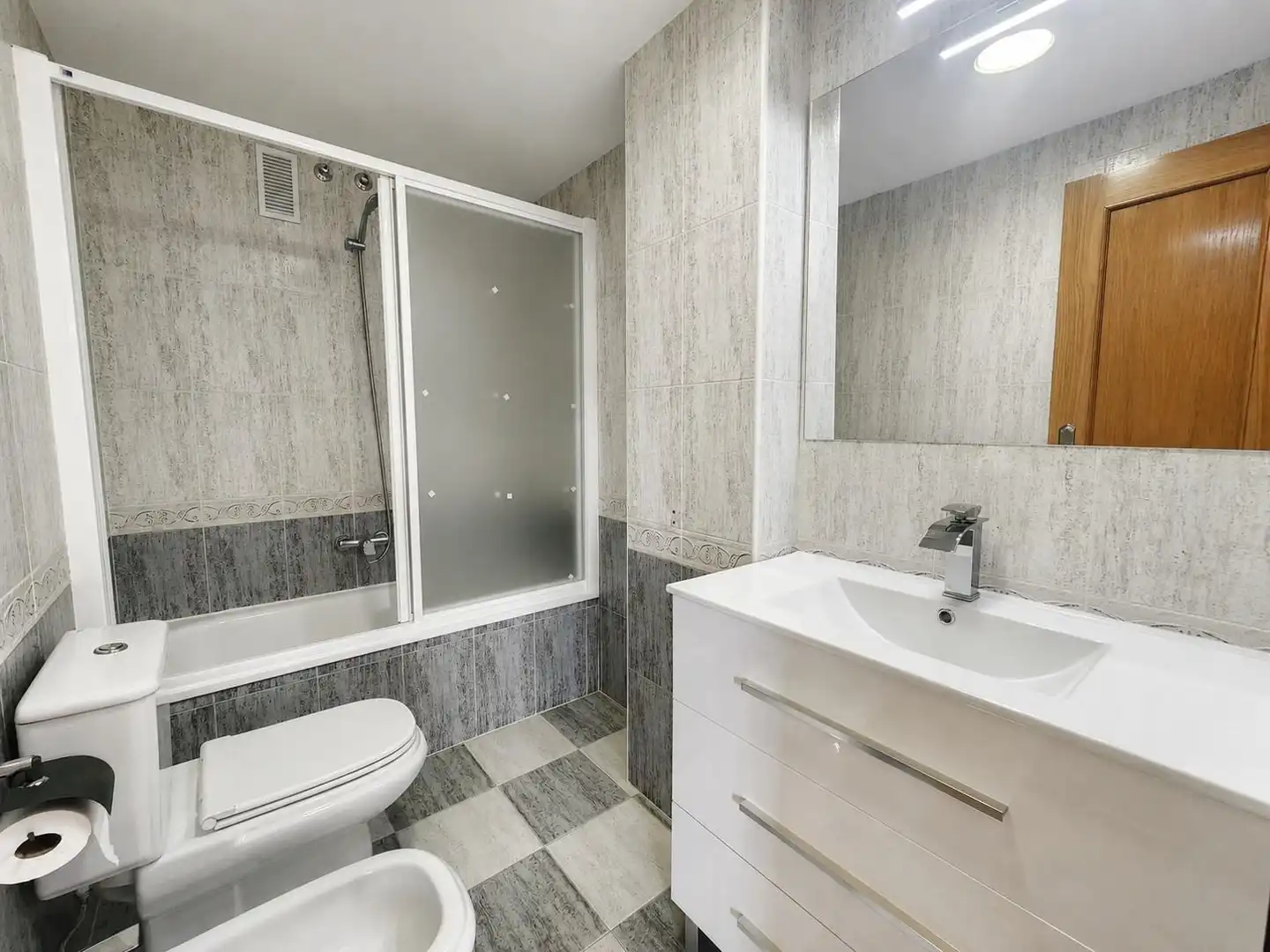 Badezimmer von Wohnung zum Verkauf in Gandia mit Abstellraum