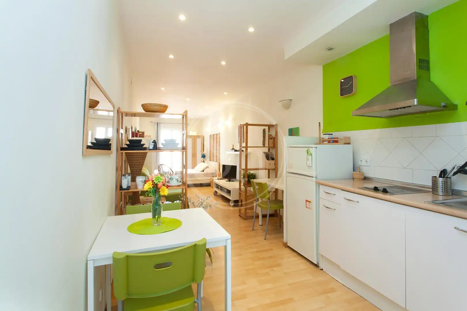 Küche von Loft zum Verkauf in Barcelona mit Parkett und Balkon