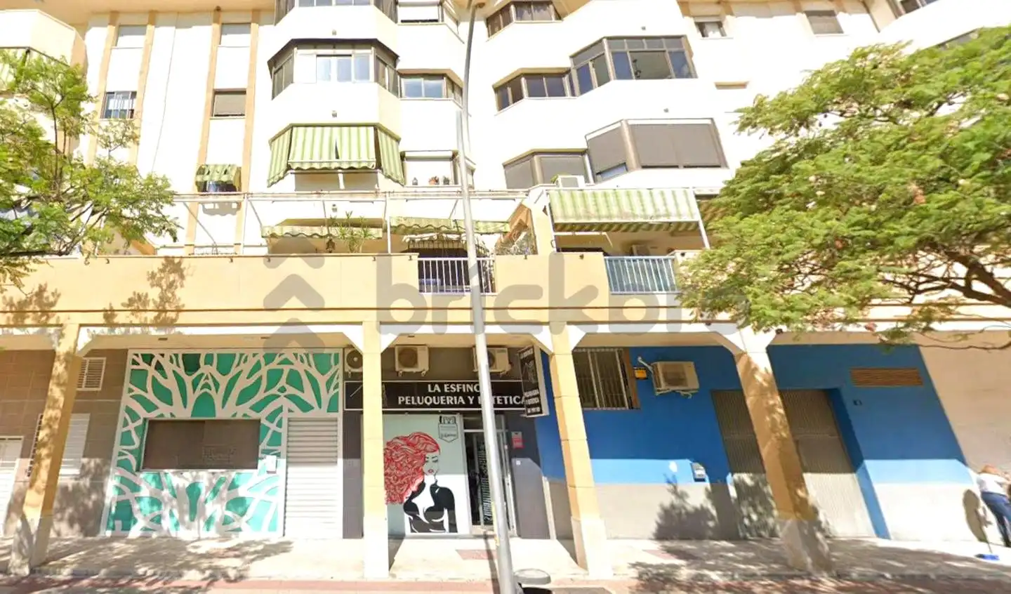 Vista exterior de Local en venda en Málaga amb Aire condicionat