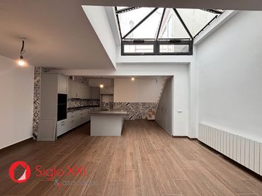 House with balcony for sale in Centro