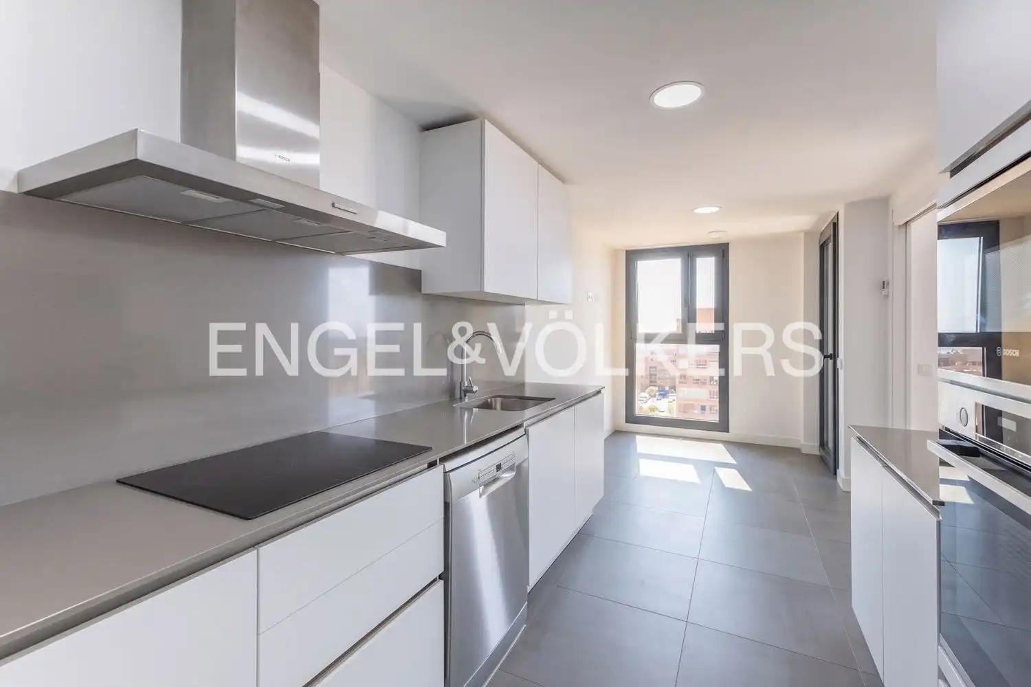 Kitchen of Flat for rent in Valencia  with Air Conditioner, Heating and Terrace
