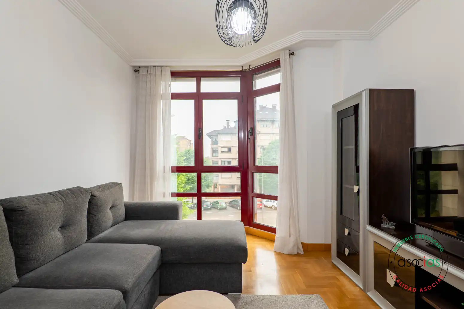 Sala d'estar de Pis en venda en Gijón  amb Calefacció, Parquet i Traster