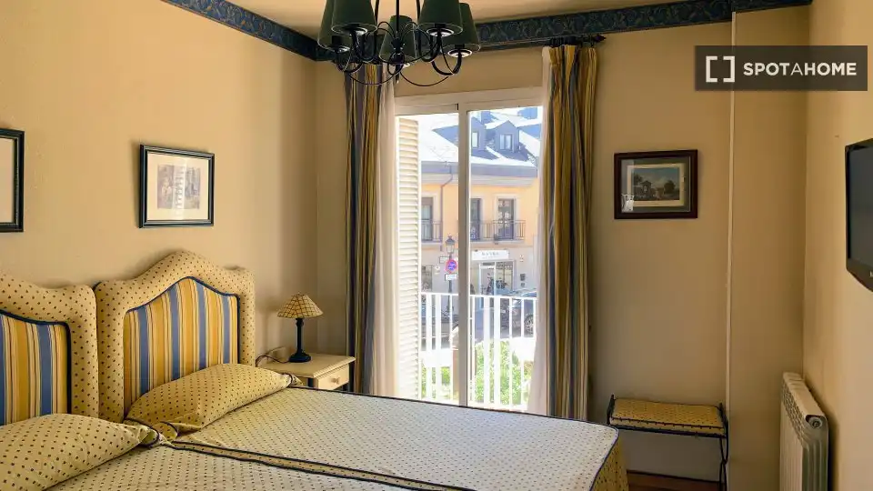Bedroom of Apartments for share in Torrelodones  with Air Conditioner, Terrace and Furnished