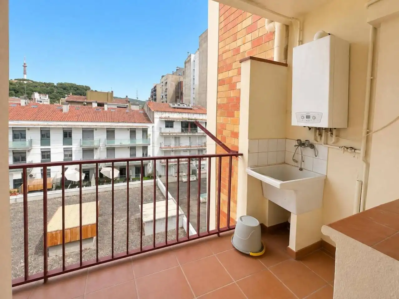 Terraza de Ático en venta en Girona con Calefacción, Terraza y Trastero