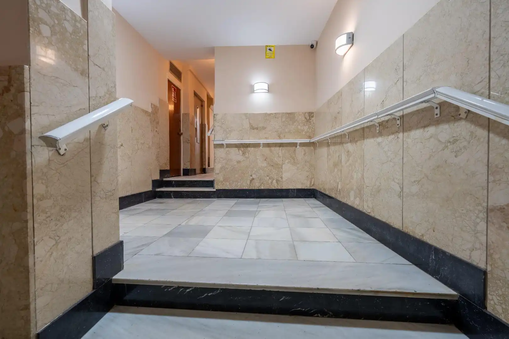 Piso en venta en Almería con Terraza
