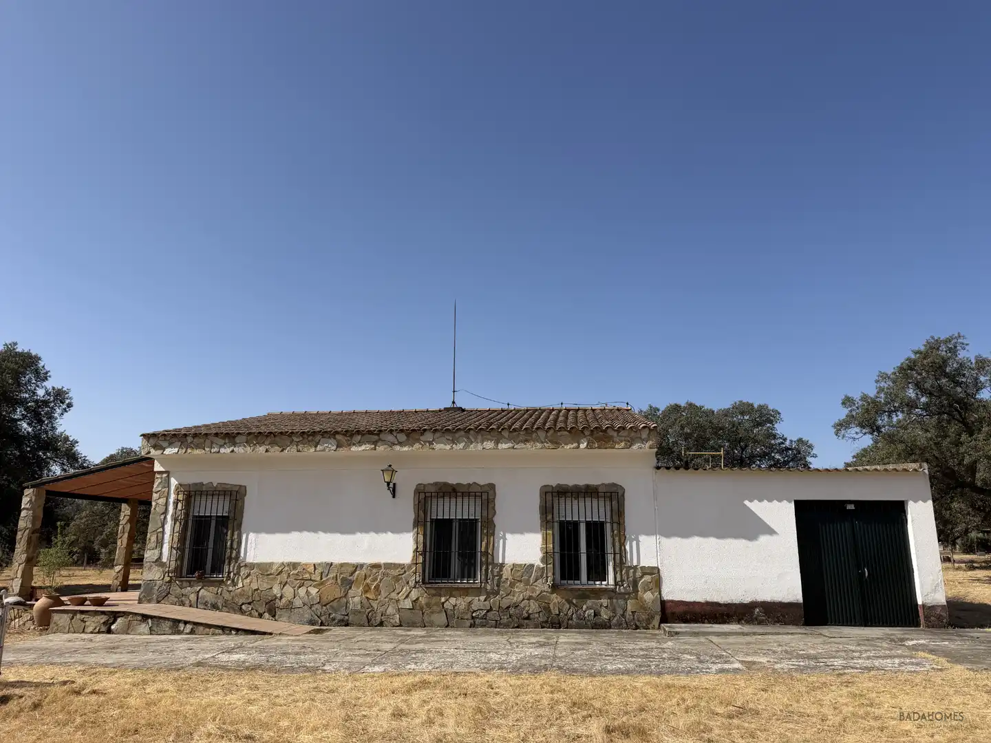 Vista exterior de Finca rústica en venda en Badajoz amb Jardí privat, Terrassa i Traster