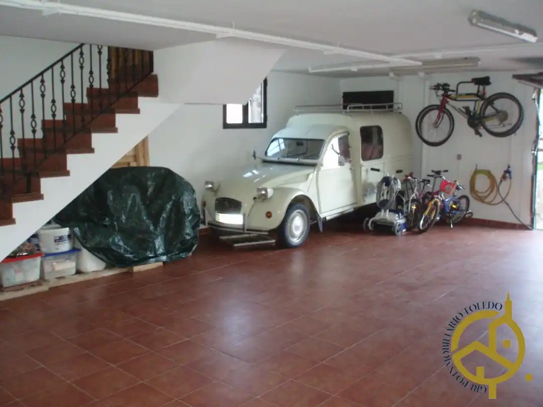 Houses for sale in Nambroca  with Air Conditioner, Heating and Private garden