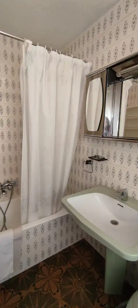 Bany de Pis en venda en Ourense Capital  amb Calefacció, Forn i Balcó
