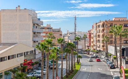 Vista exterior de Pis en venda en Torrevieja amb Aire condicionat, Calefacció i Terrassa