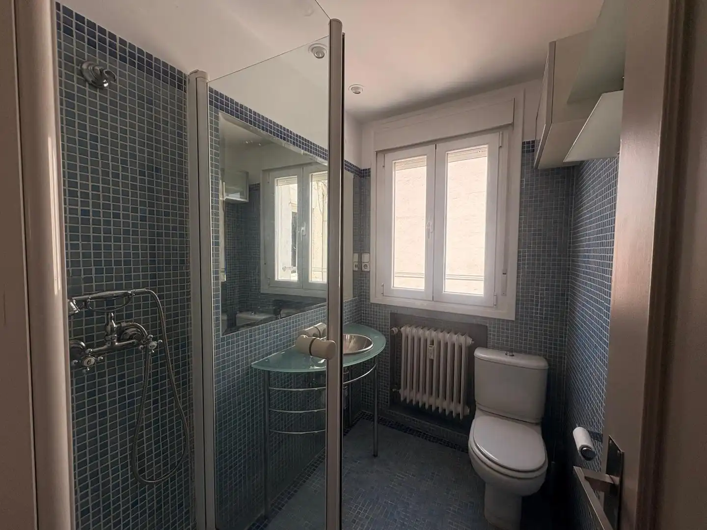 Badezimmer von Wohnung zur Miete in Madrid mit Heizung und Terrasse