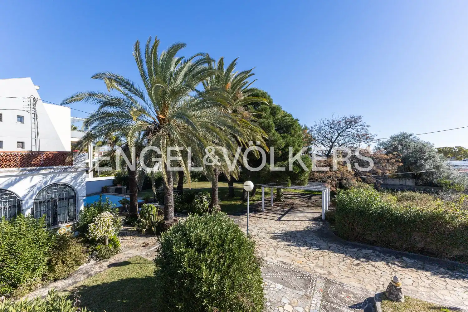 Vista exterior de Casa o xalet en venda en Vinaròs amb Calefacció, Jardí privat i Terrassa