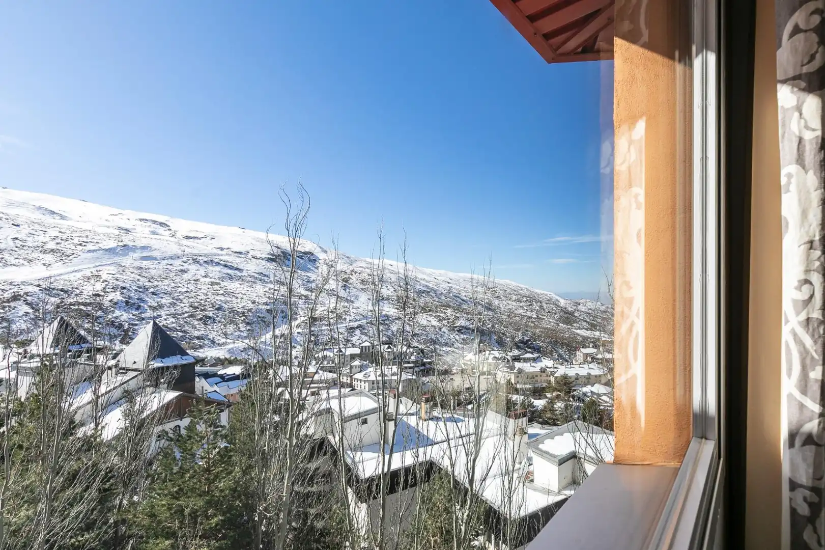 Außenansicht von Maisonette zum Verkauf in Sierra Nevada mit Heizung, Parkett und Abstellraum