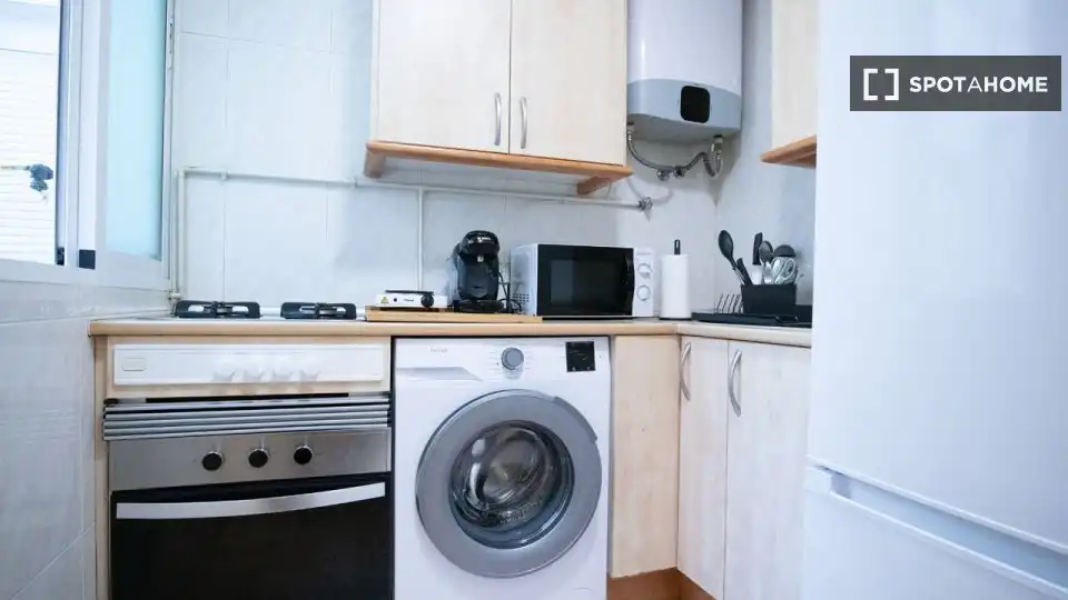 Cuina de Apartament per a compartir en Madrid amb Aire condicionat, Calefacció i Terrassa