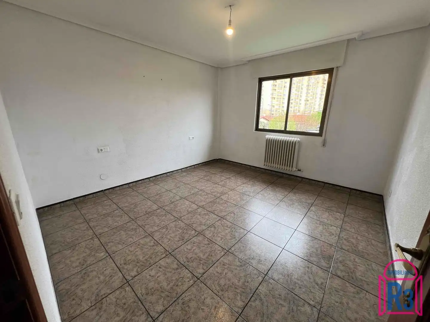 Dormitori de Apartament en venda en San Andrés del Rabanedo amb Calefacció i Traster