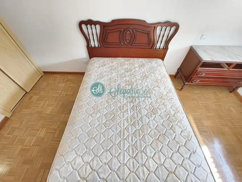 Habitación de Piso en venta en San Cristóbal de Segovia con Calefacción, Trastero y Balcón