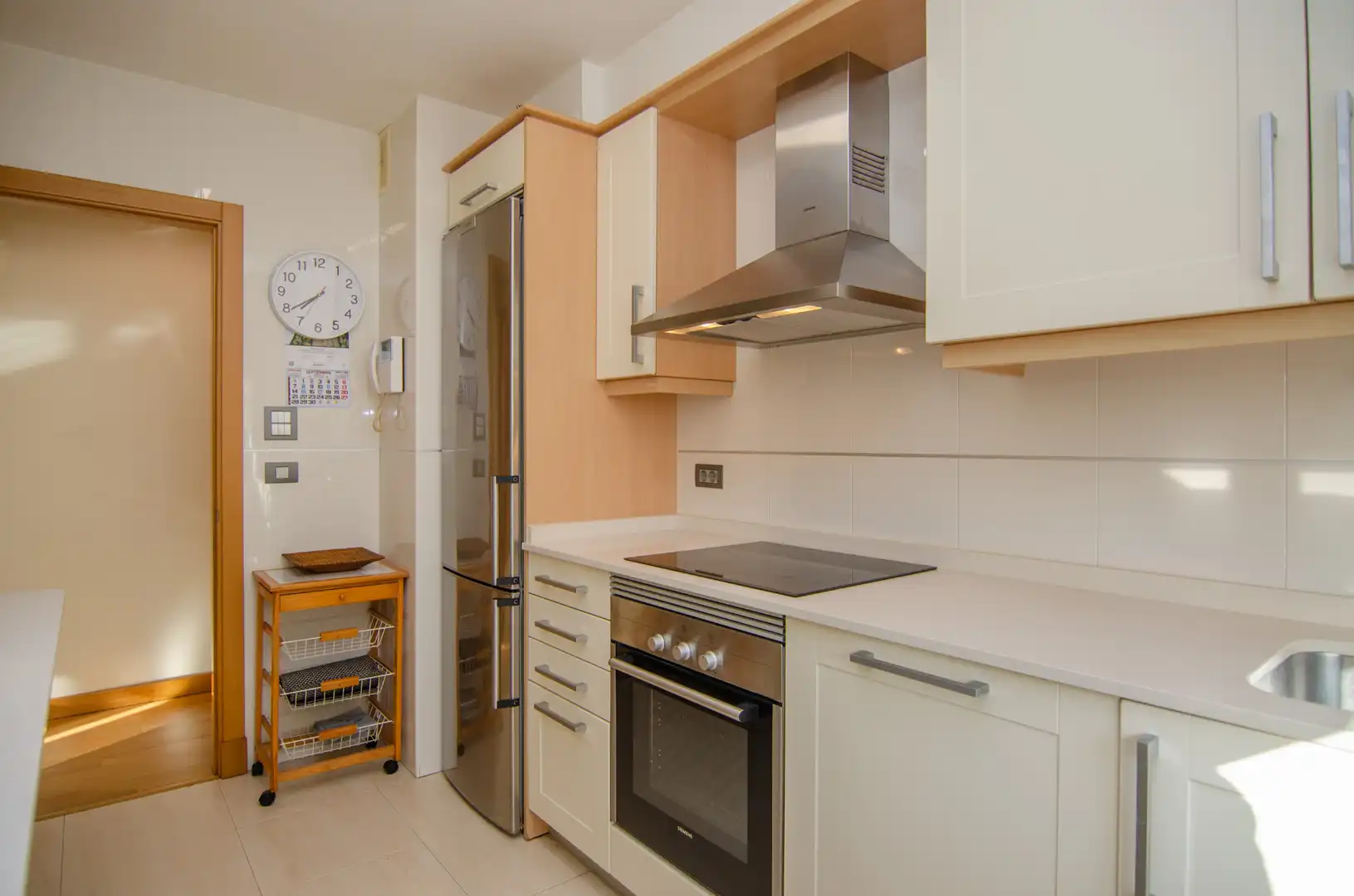 Cocina de Piso de alquiler en A Coruña Capital  con Calefacción, Parquet y Terraza