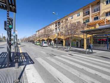 Local comercial en venda a Avenida de Juan Pablo II 92