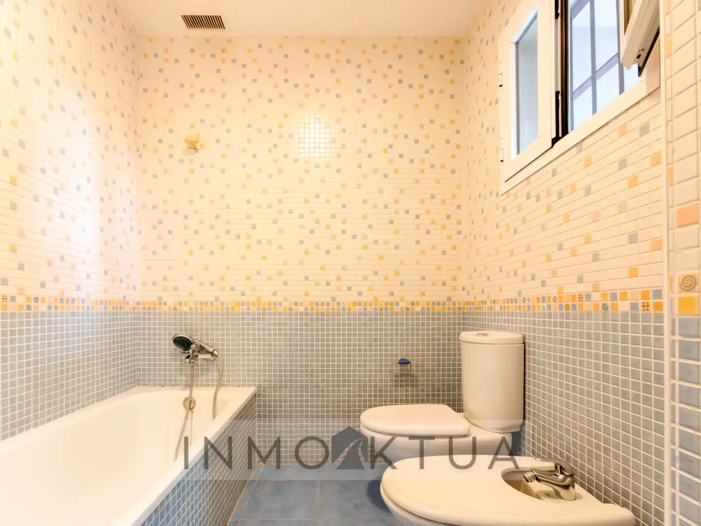 Baño de Casa adosada en venta en Jerez de la Frontera con Aire acondicionado y Terraza