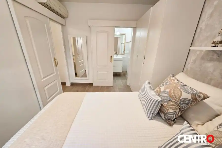 Dormitori de Apartament de lloguer en Granada amb Aire condicionat