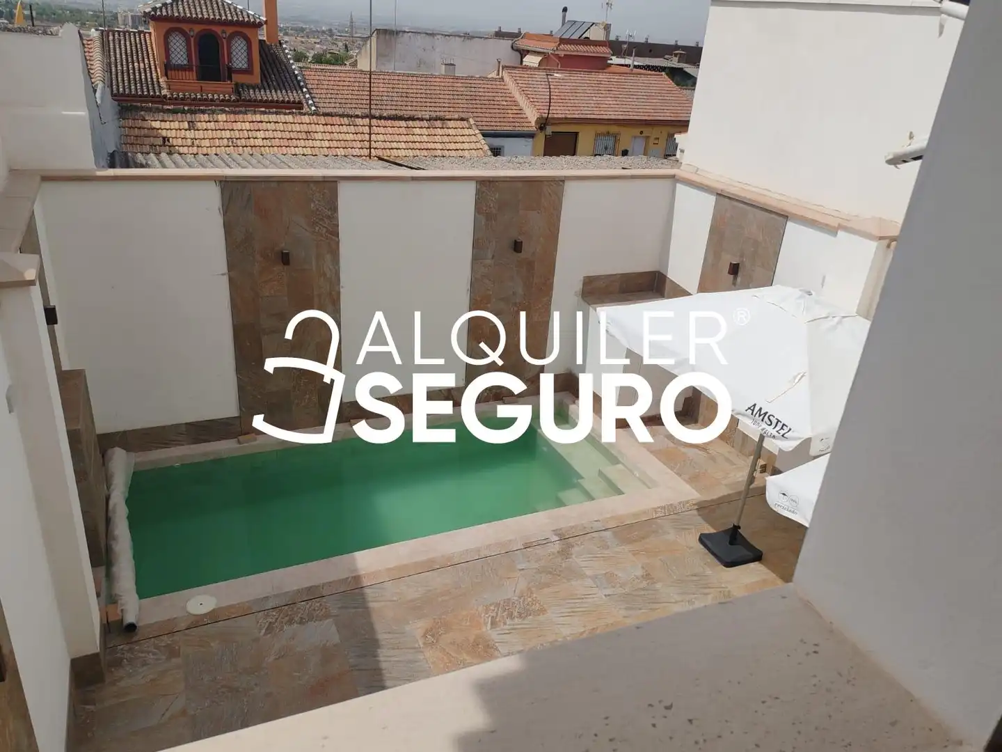 Piscina de Casa o chalet de alquiler en Jun con Aire acondicionado, Terraza y Piscina