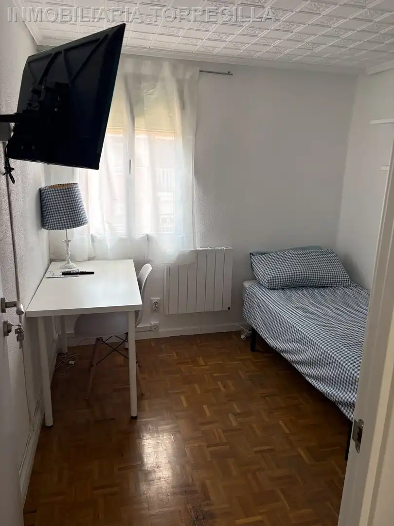 Bedroom of Flat for rent in Valladolid  with Heating, Parquet flooring and Furnished