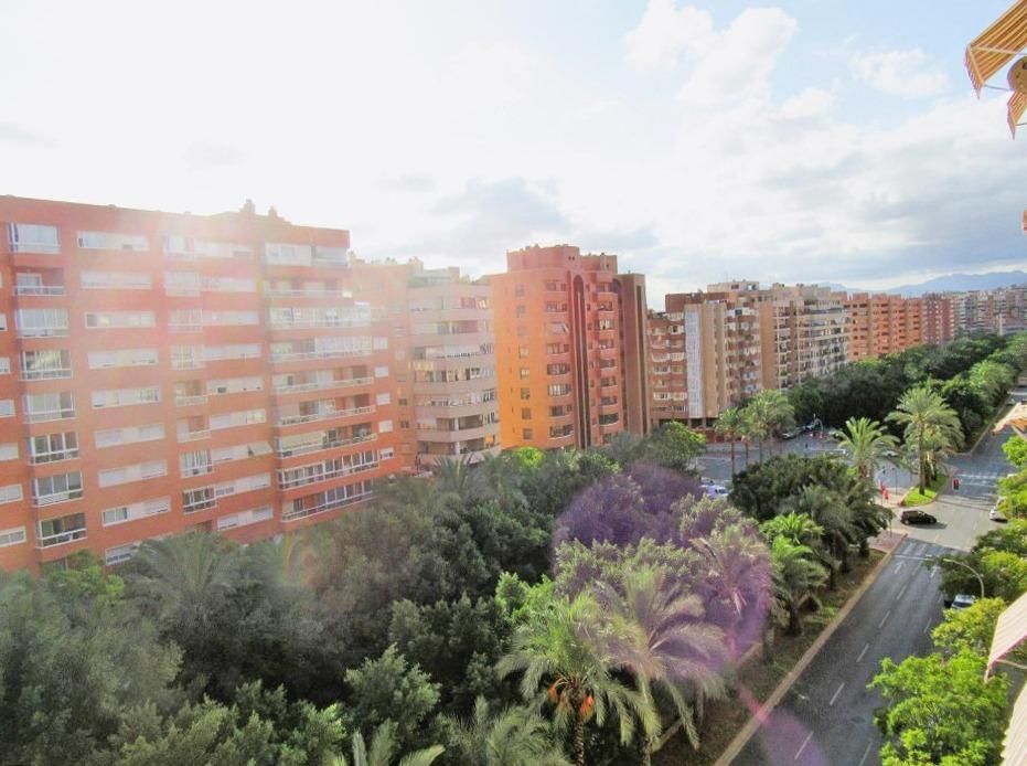 Exterior view of Flat for sale in Alicante / Alacant  with Air Conditioner, Balcony and Community pool