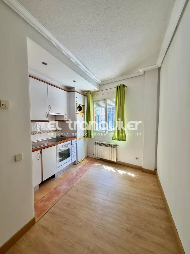 Kitchen of Flat for rent in Madrid  with Terrace and Washing machine
