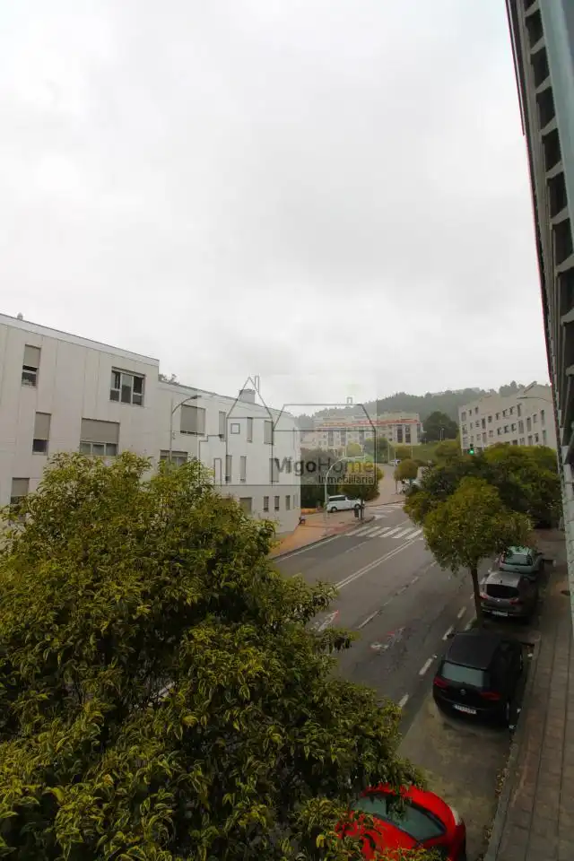 Vista exterior de Pis de lloguer en Vigo  amb Calefacció, Traster i Piscina
