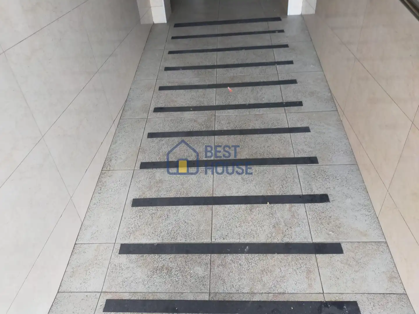 Parking de Piso en venta en León Capital  con Calefacción, Terraza y Trastero