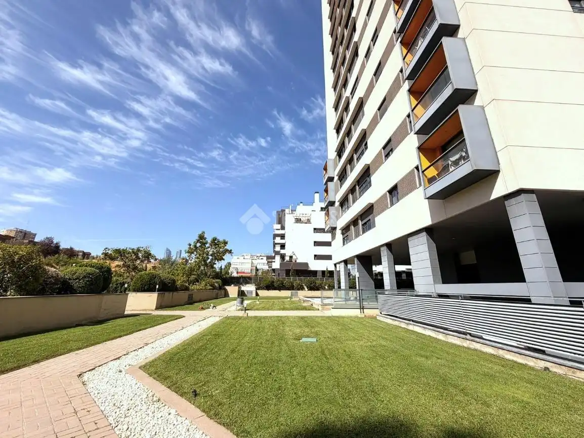 Vista exterior de Estudi en venda en Hortaleza